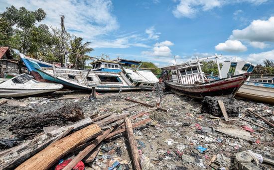 indonesia tsunami, indonesia tsunami kills people, indonesia tsunami death toll, tsunami in indonesia, இந்தோனேசியாவில் சுனாமி, இந்தோனேசியா சுனாமி, இந்தோனேசியா சுனாமி பலி, இந்தோனேசியாவில் சுனாமி தாக்குதல்