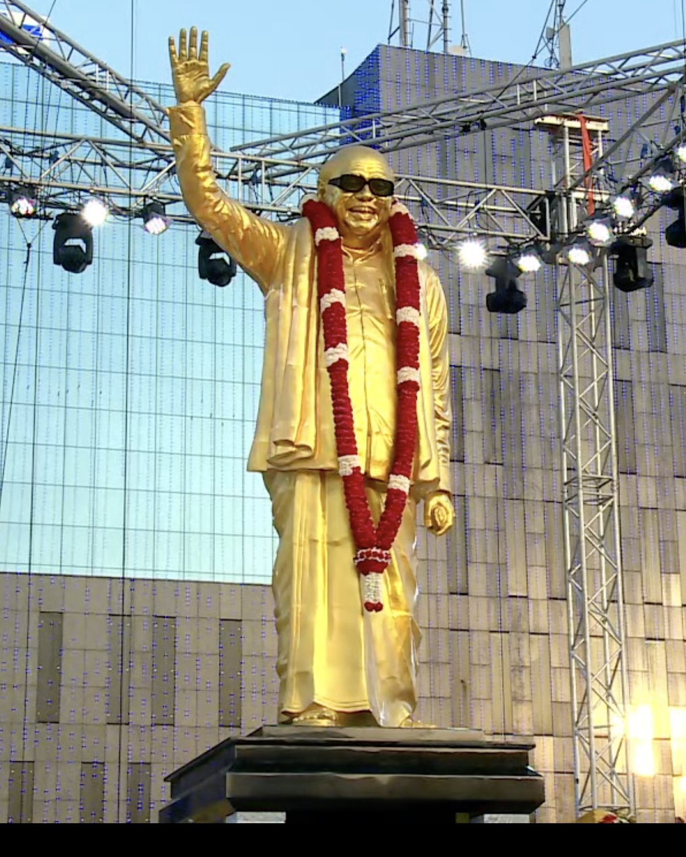 karunanidhi statue1