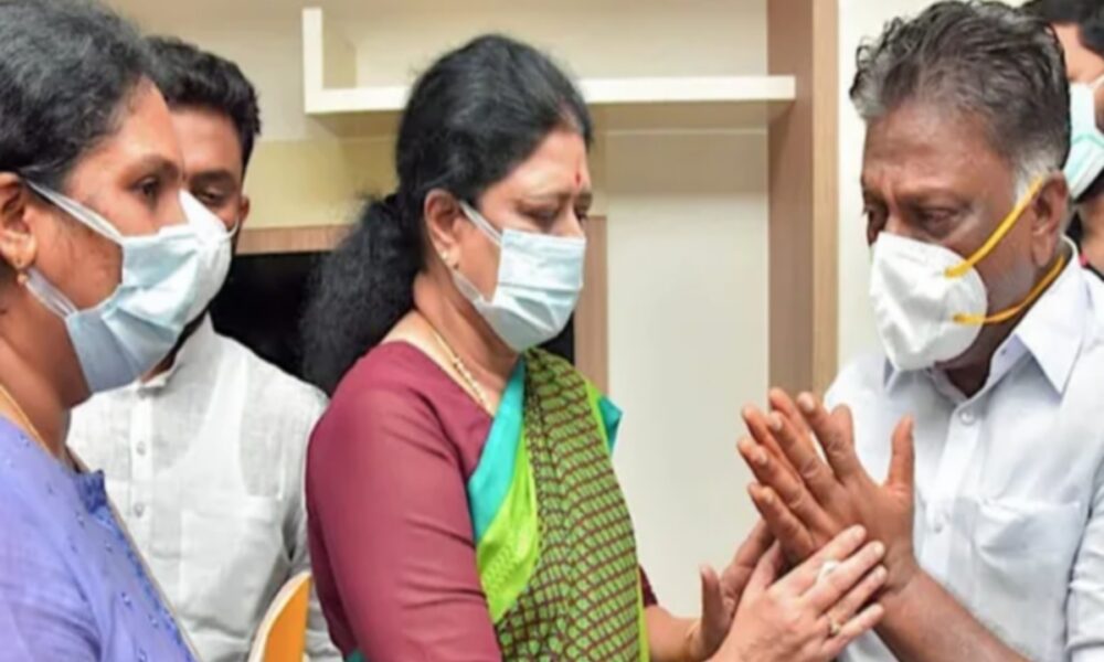 தாயின் கால்களைப் பிடித்து கதறி அழுத ஓபிஎஸ்: ஆறுதல் கூறிய சசிகலா!